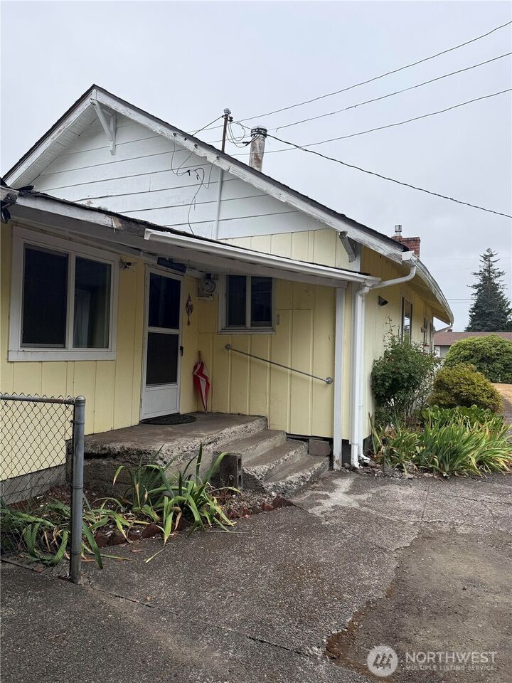 Property Photo: 320 E Oakview Avenue WA 98531