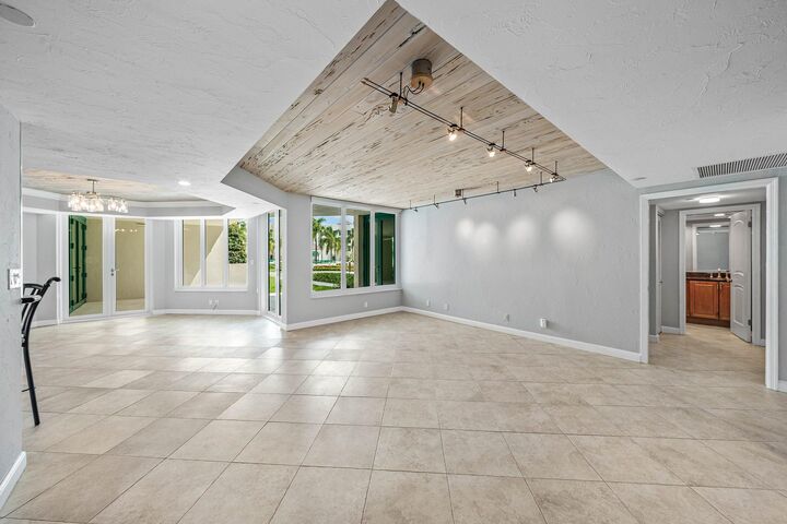Property Photo:  120 SE 5th Avenue 223  FL 33432 