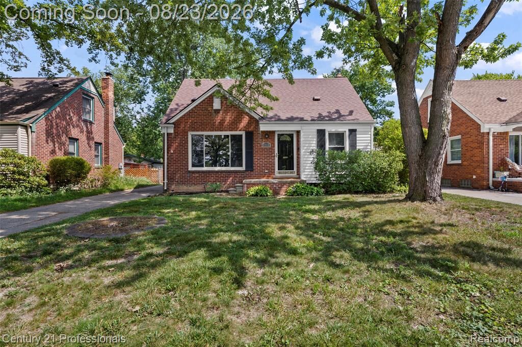 Property Photo:  2712 N Vermont Avenue  MI 48073 
