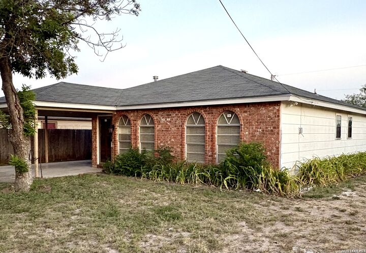 Property Photo:  413 W Avenue X  TX 76903 