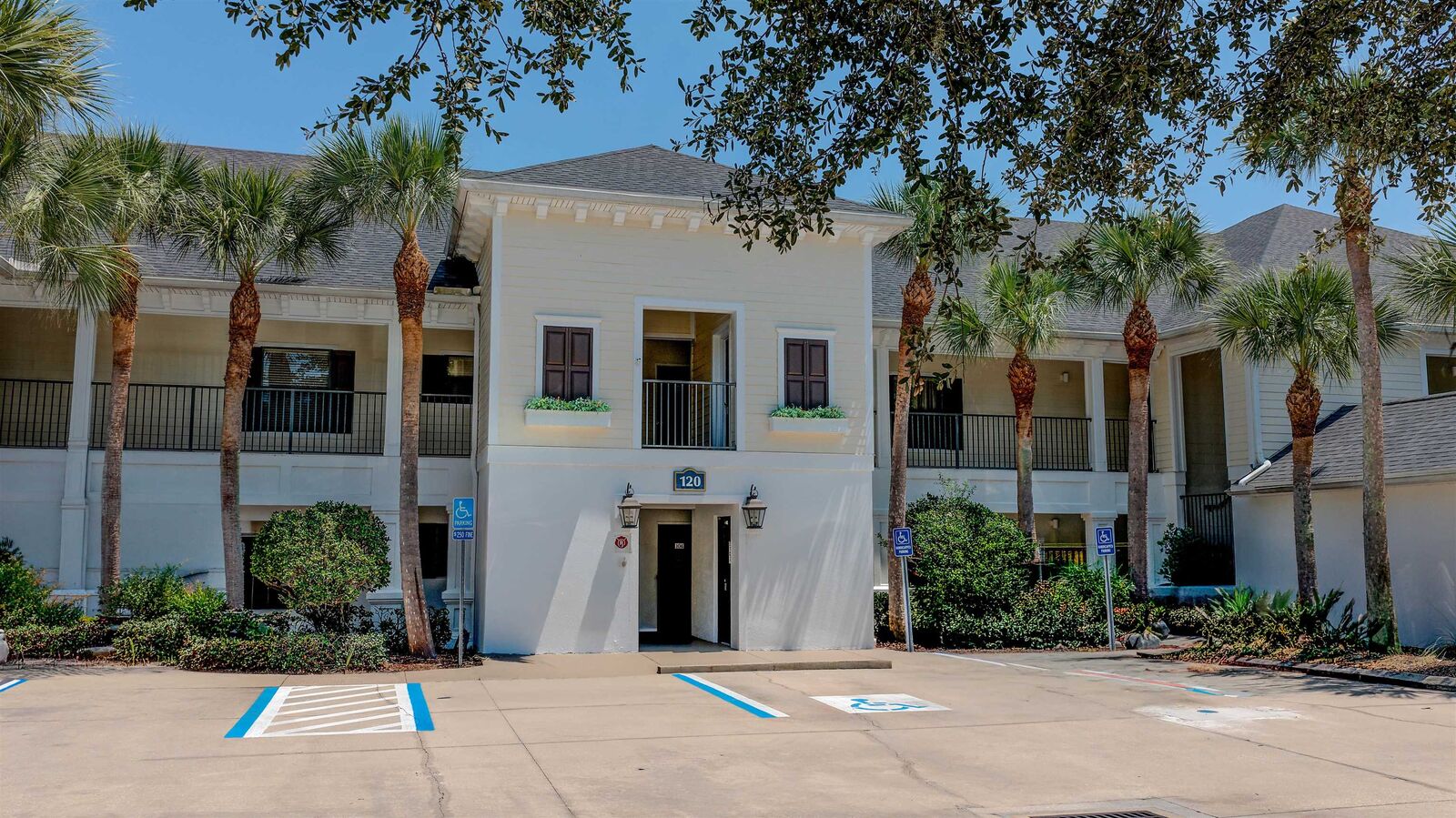 Property Photo: 120 Laurel Wood Way 104 FL 32086