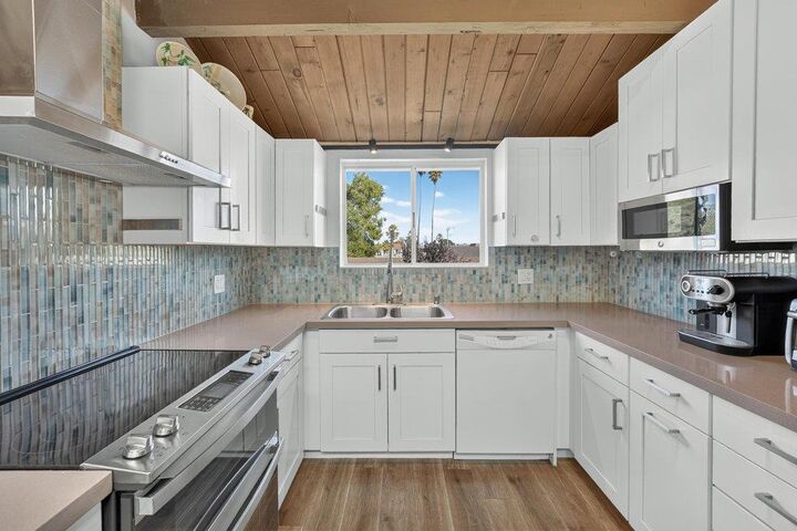 Property Photo:  21147 East Cliff Drive  CA 95062 