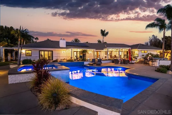 Property Photo:  33 Gateview  CA 92028 