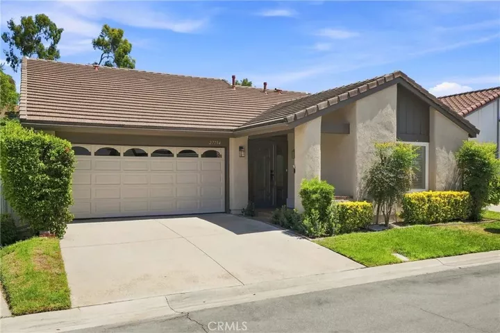 Property Photo:  27754 Via Rodrigo  CA 92692 