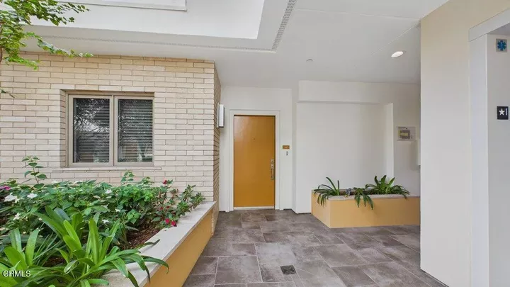Property Photo:  137 S Wilson Avenue 107  CA 91106 
