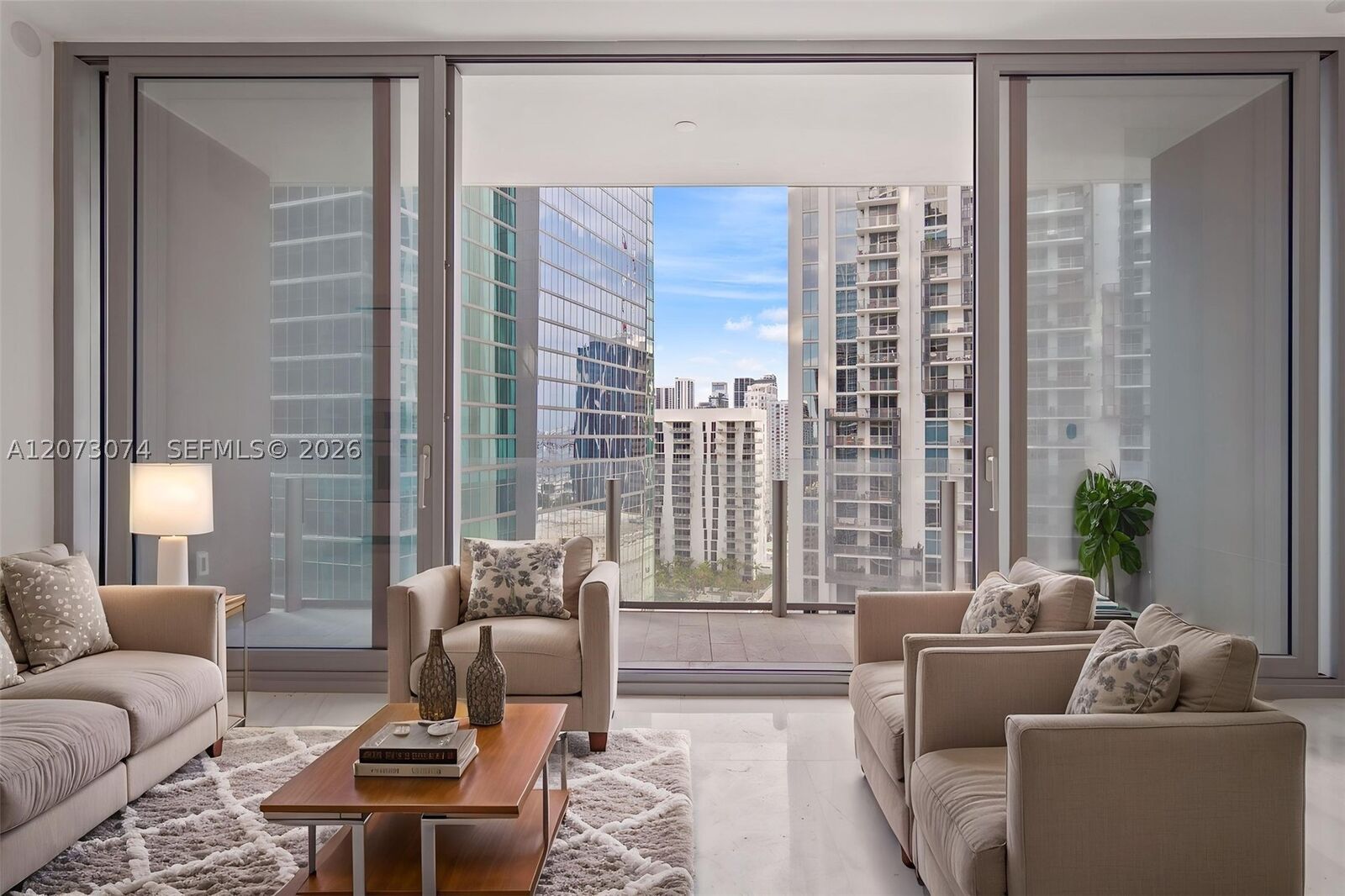 Property Photo: 300 Biscayne Boulevard Way 2608W FL 33131