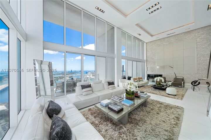 Property Photo:  1040 Biscayne Blvd 4403  FL 33132 