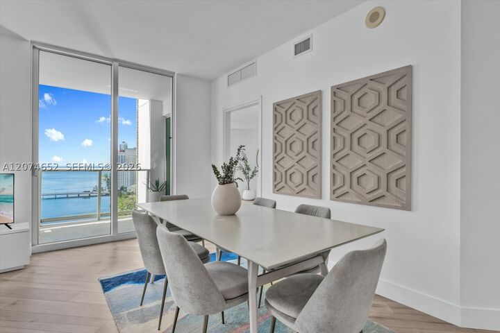 Property Photo:  300 S Biscayne Blvd T-1708  FL 33131 