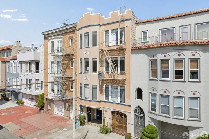 Property Photo:  3324 Broderick Street  CA 94123 