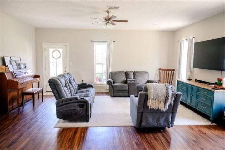 Property Photo: 583 Rollins Road LA 70611