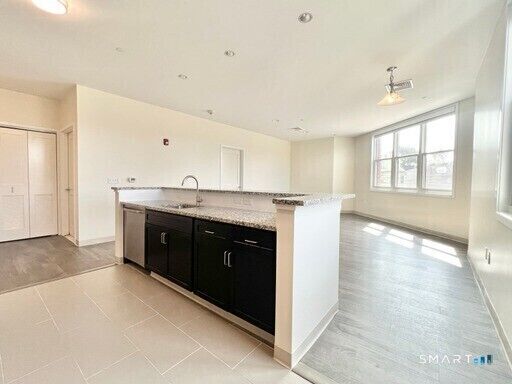 Property Photo:  215 Stillwater Avenue 401  CT 06902 