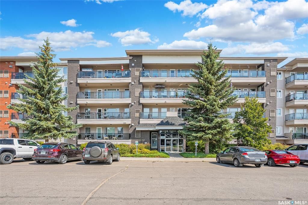 Property Photo: 102 Kingsmere Place 415 SK S7J 2K7