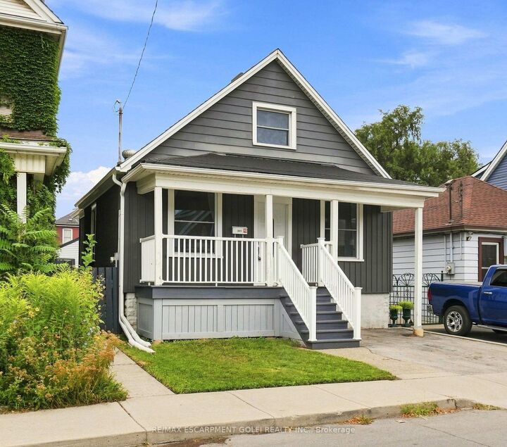 Property Photo:  241 Rosslyn Avenue N  ON L8L 7P9 