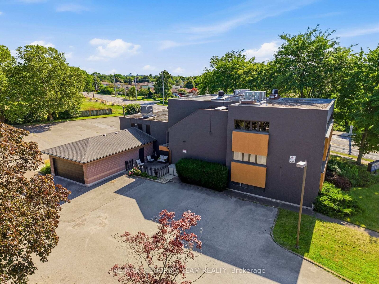 Property Photo:  320 Vine Street Upper Floor (2A)  ON L2M 4T3 