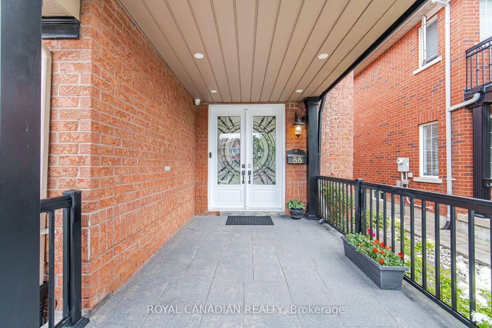 Property Photo: 88 Olde Town Road ON L6X 4X9