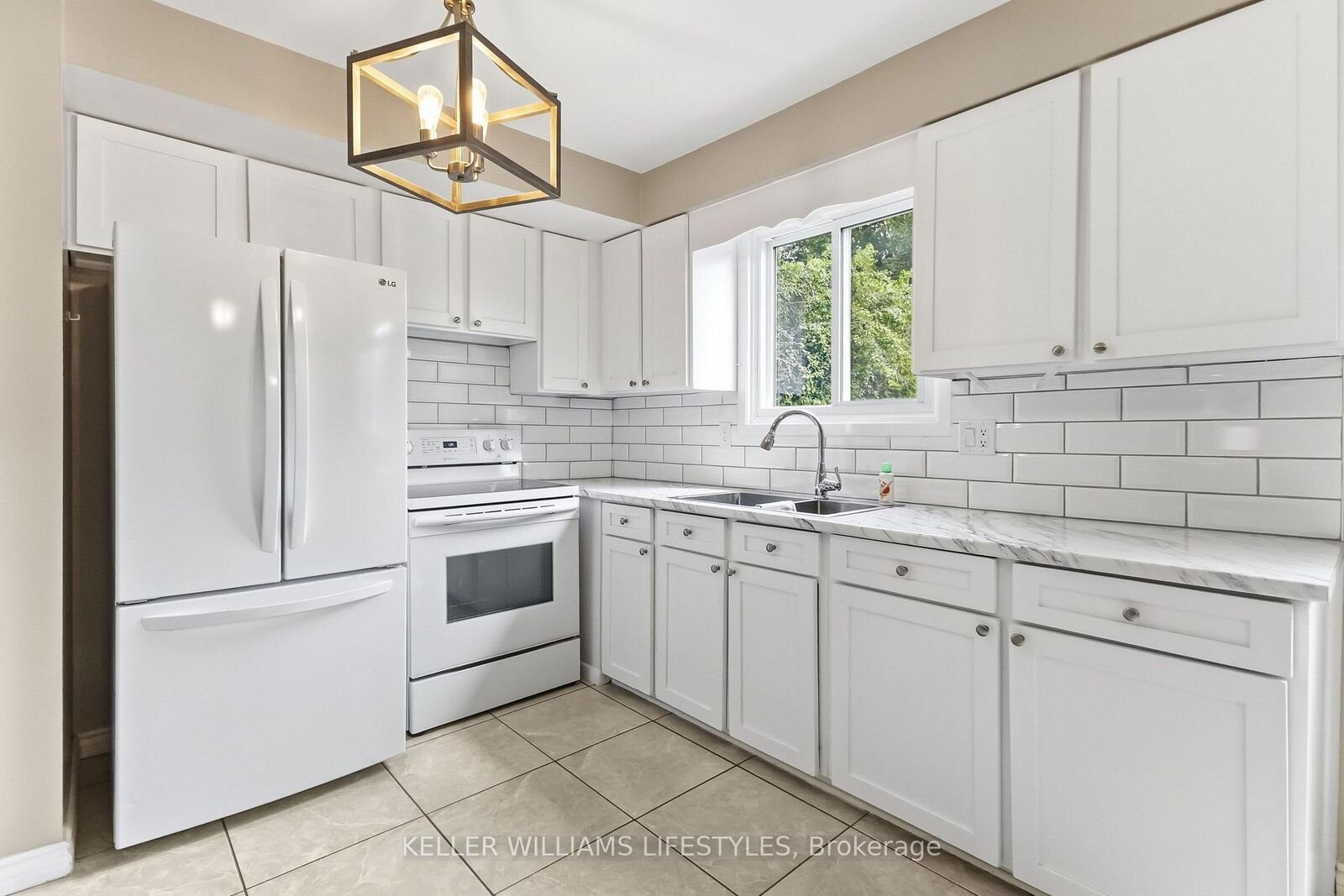 Property Photo:  129 Culver Crescent  ON N5V 3G6 