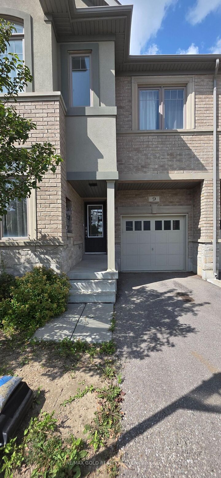 Property Photo: 9 Oliana Way ON L6Y 6G8