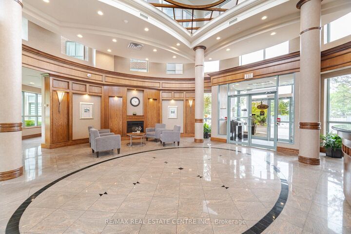 Property Photo: 4879 Kimbermount Avenue 1509 ON L5M 7R8