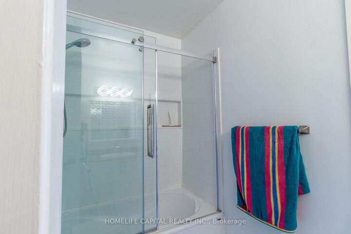 Property Photo:  1949 Greenway Park Lane  ON K1B 5A9 