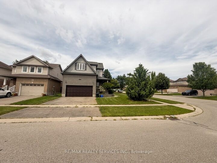 Property Photo: 3 Talon Drive ON N4V 0A5