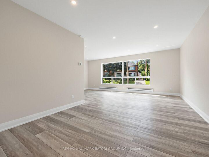 Property Photo:  6 Croydon Road 2  ON M6C 1S7 