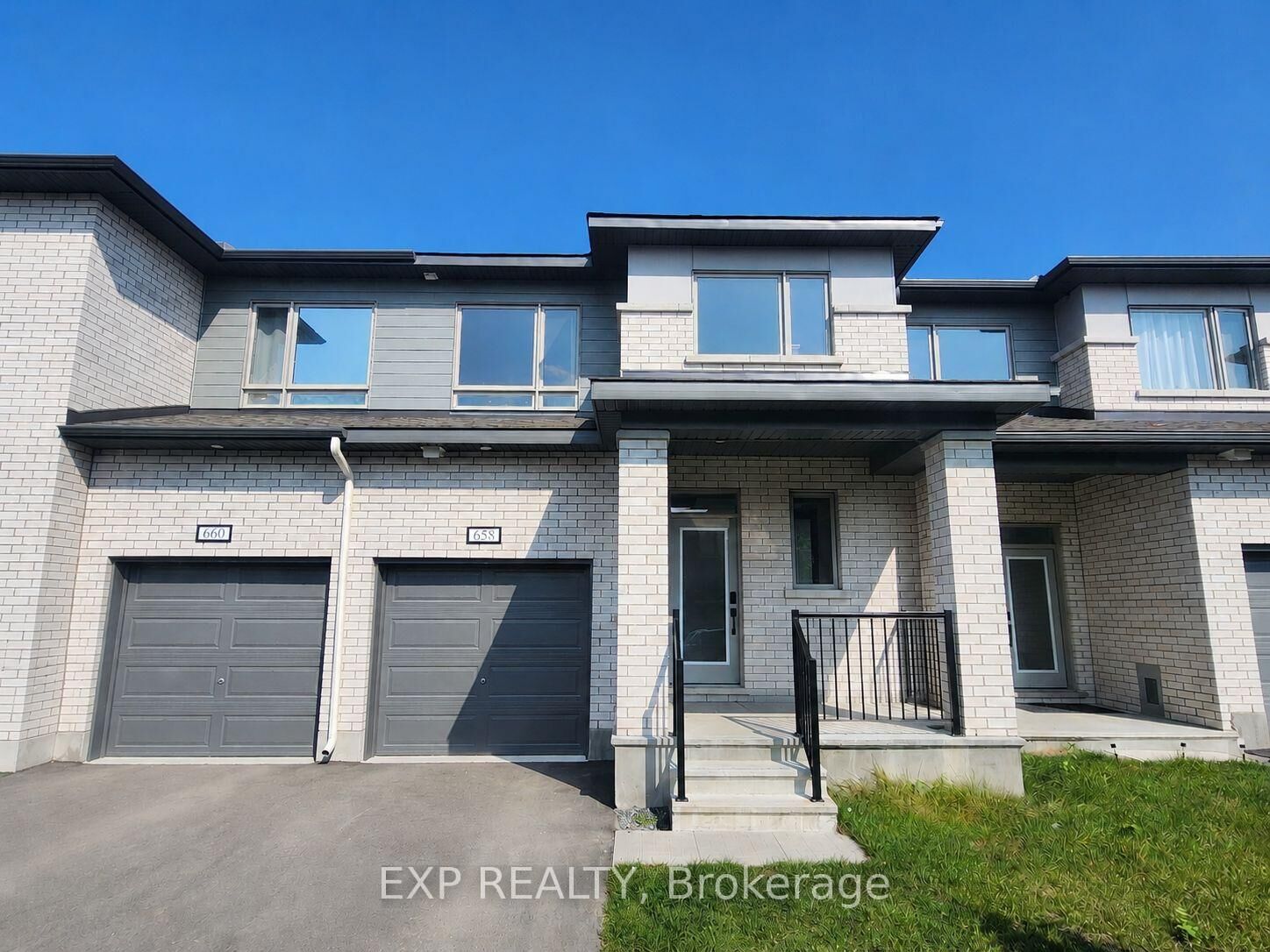Property Photo:  658 Fenwick Way  ON K2J 7E6 