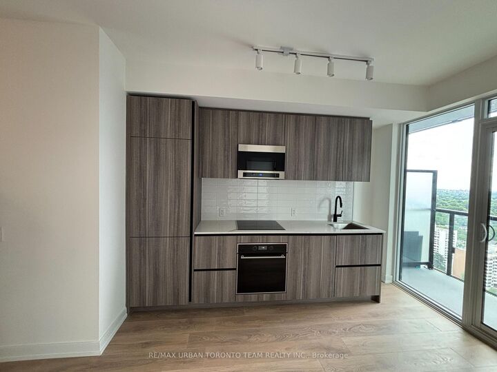 Property Photo:  117 Broadway Avenue 3012  ON M4P 1V3 