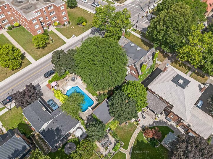 Property Photo: 122 Dufferin Avenue ON N3T 4R1