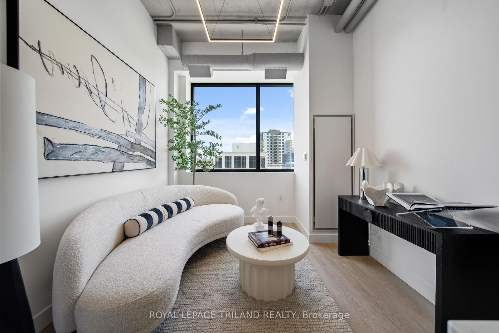 Property Photo:  685 Richmond Street 211  ON N6A 5M1 