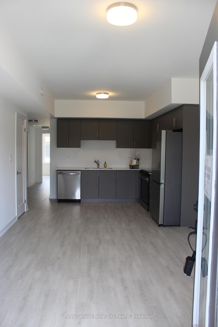 Property Photo:  42 Lowes Road W 48  ON N1G 0H6 