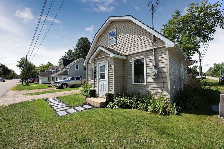 204 Sutherland Street N — photo 1