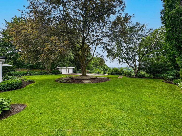 Property Photo: 35 Bayview Ridge ON M2L 1E3