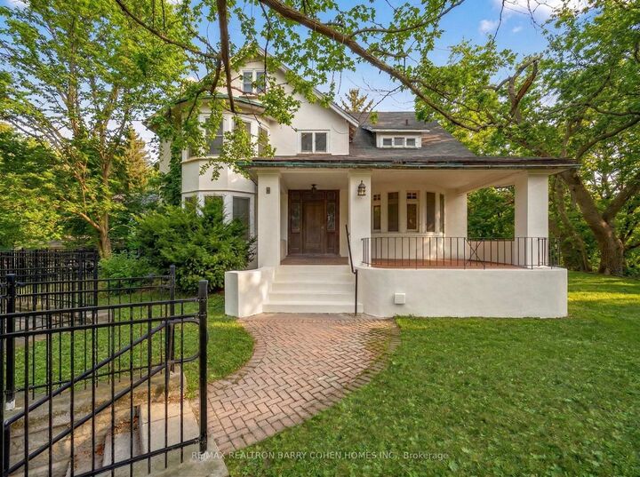 Property Photo: 27 Old Yonge Street ON M2P 1P6