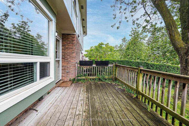 Property Photo: 37 Salisbury Circle ON L6V 2Z4