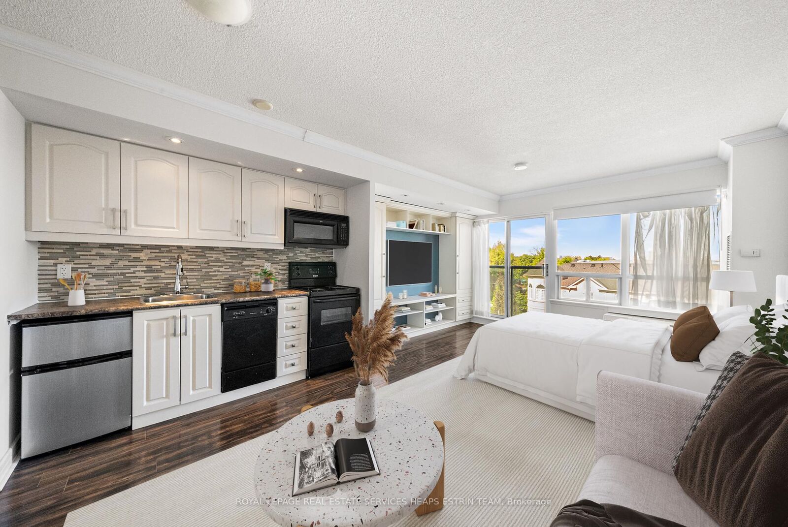 Property Photo: 19 Avondale Avenue 411 ON M2N 0A6