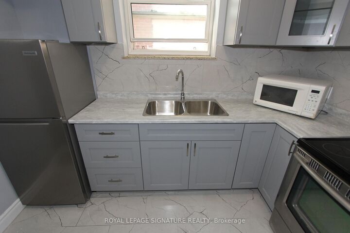 Property Photo:  31 Fifteenth Street 2  ON M8V 3J3 