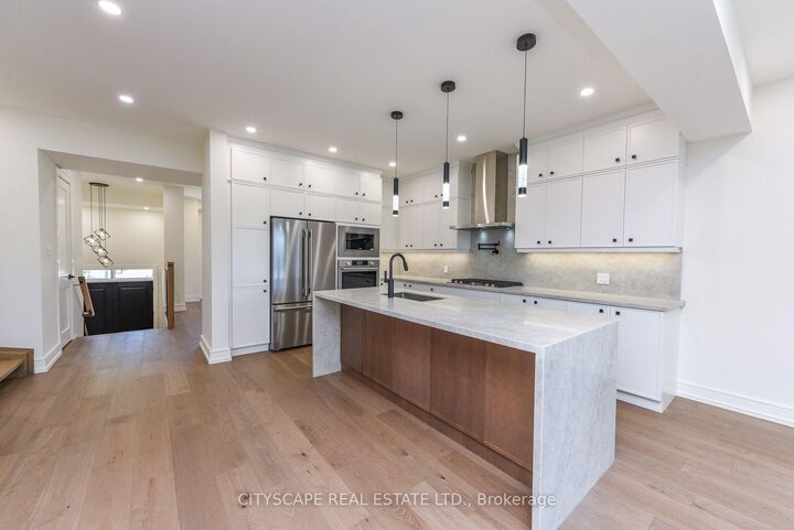 Property Photo: 956 Fourth Street ON L5E 1J9
