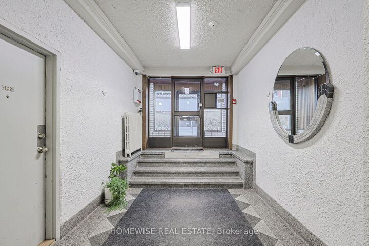 Property Photo:  33 Maitland Street 308  ON M4Y 1C8 