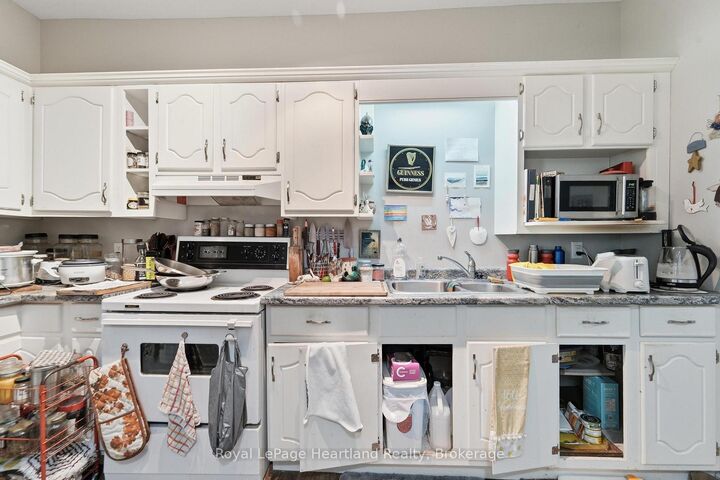Property Photo: 132 Queen Street ON N0M 1L0
