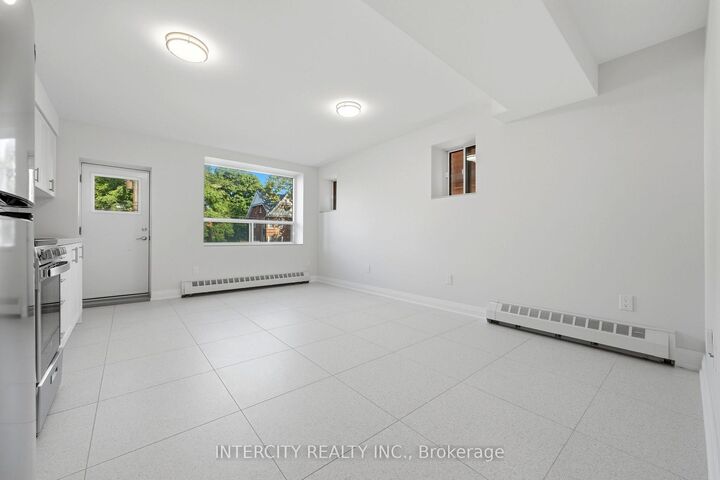Property Photo:  91 Wentworth Street S 1  ON L8N 2Y9 