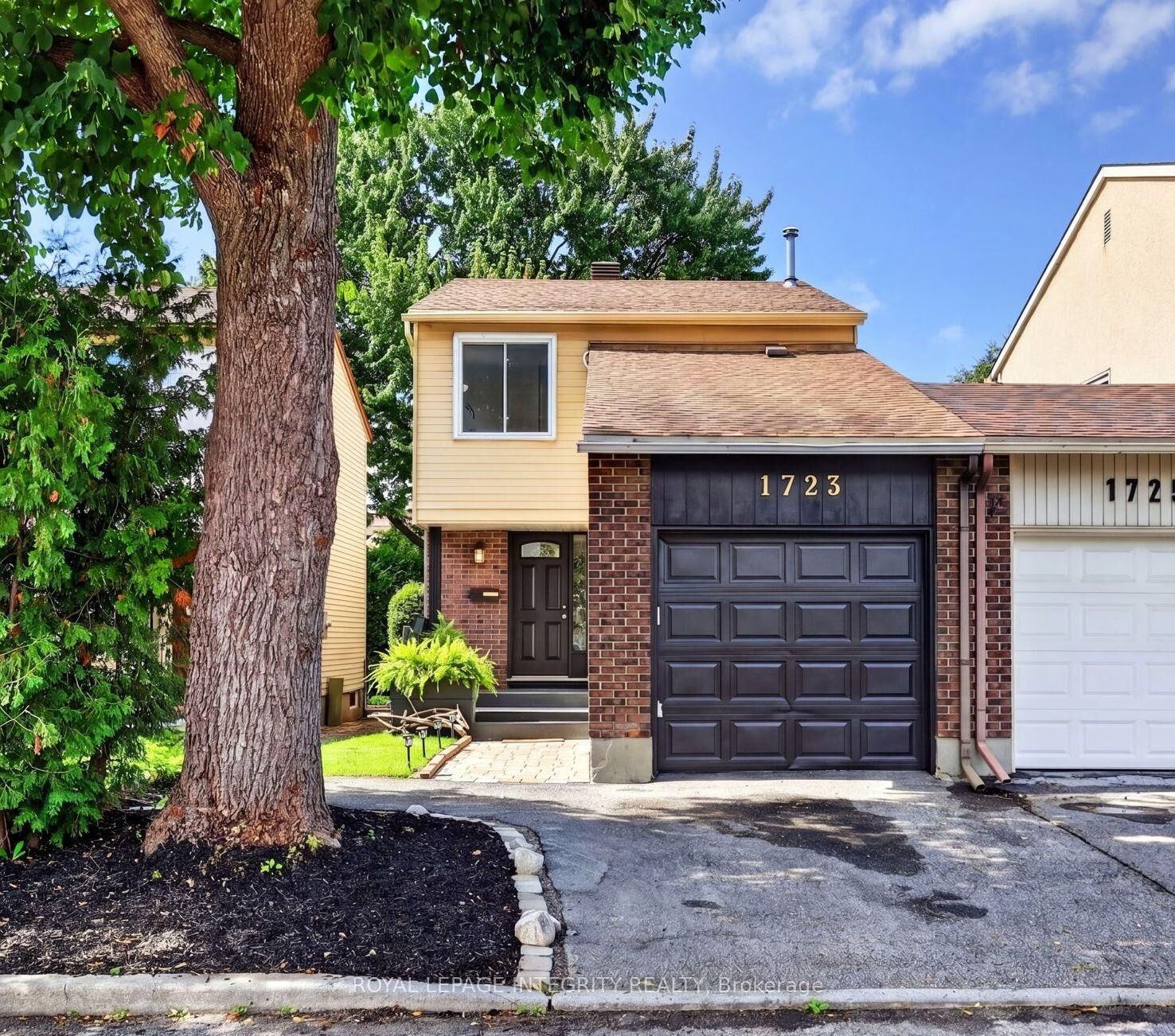 Property Photo:  1723 Lafrance Drive  ON K1E 2H1 