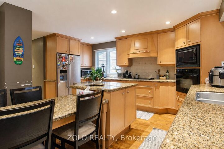 Property Photo:  4084 Rolling Valley Drive  ON L5L 2K8 