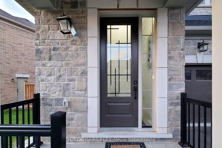 Property Photo: 1265 Chee Chee Landing ON L9E 1L2