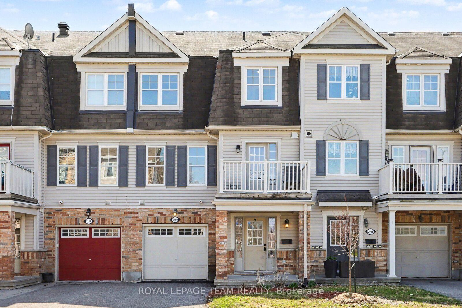 Property Photo: 2100 Madrid Avenue ON K2J 0K4