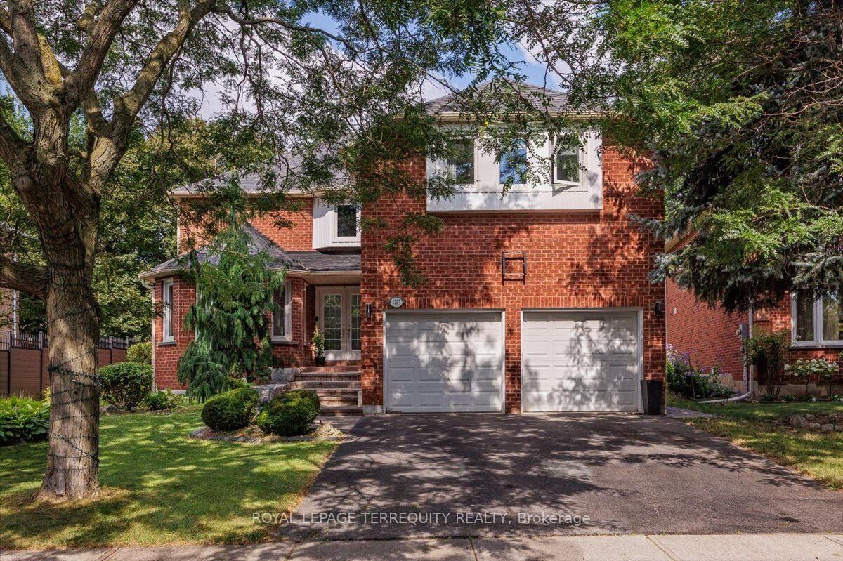Property Photo: 1207 Dogwood Crescent ON L6J 7J2