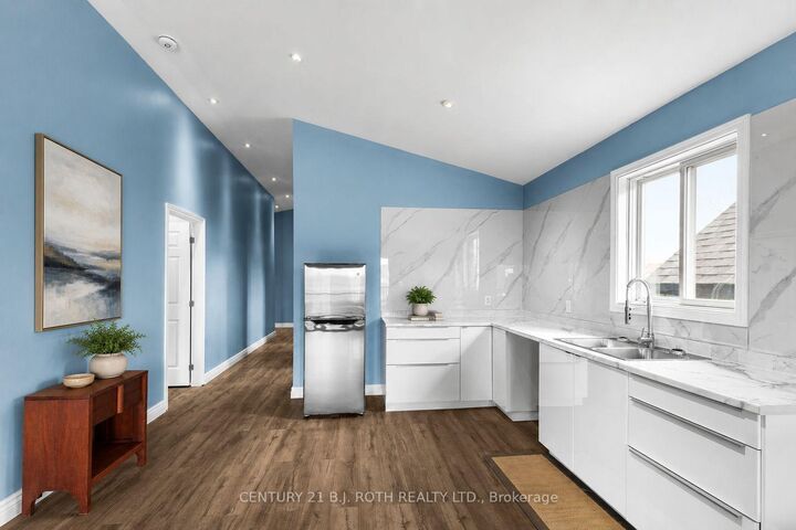 Photo de la propriété:  102 Dunlop Street  ON L3V 5P4 