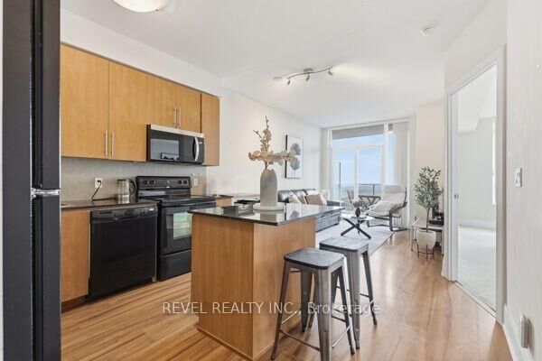 Property Photo: 330 Burnhamthorpe Road W 3101 ON L5B 0E1
