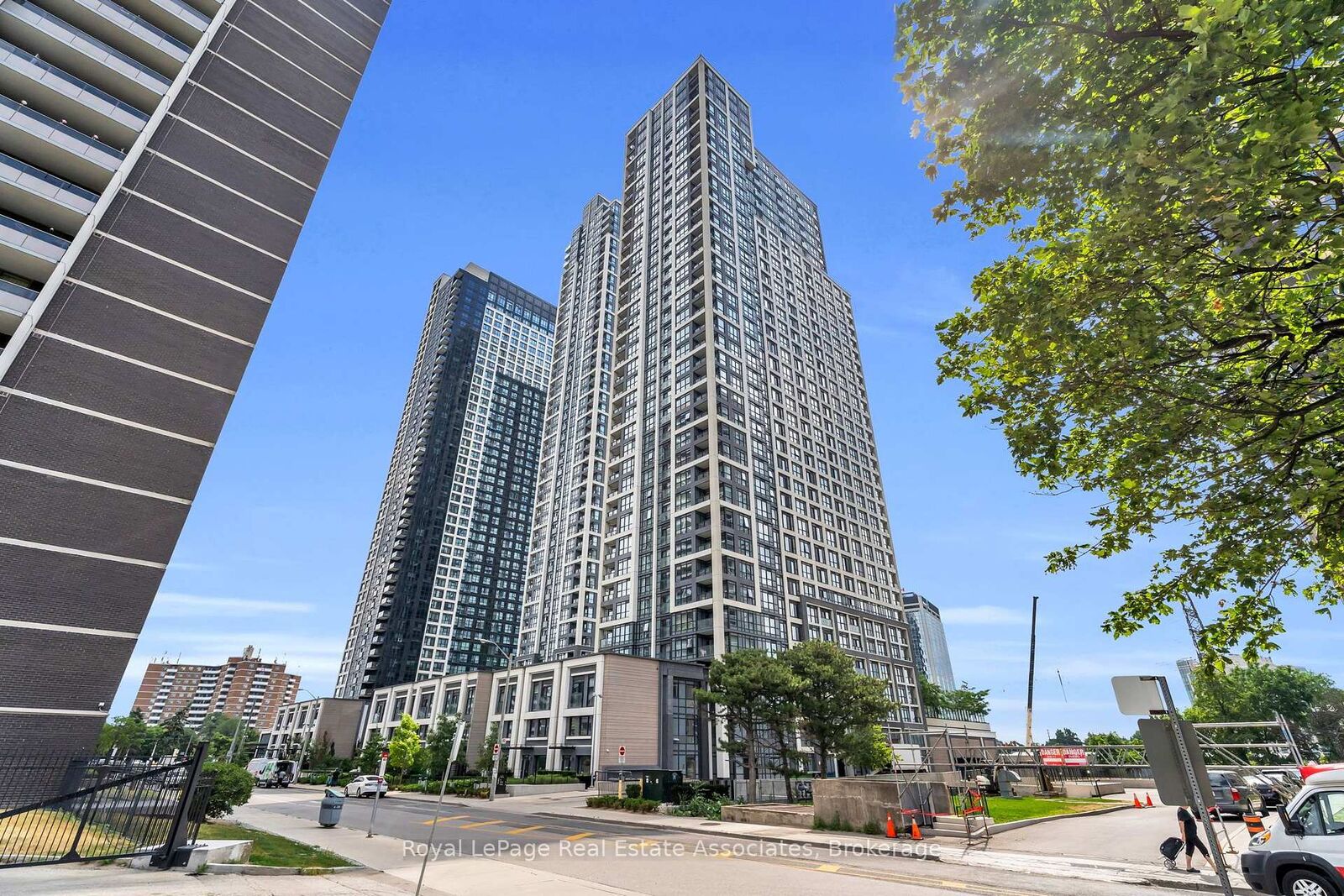 Property Photo:  7 Mabelle Avenue 603  ON M5T 0C9 