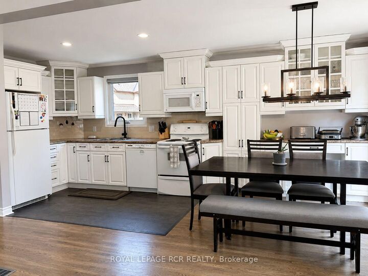 Property Photo: 19 Riverley Lane N ON L9R 1X8