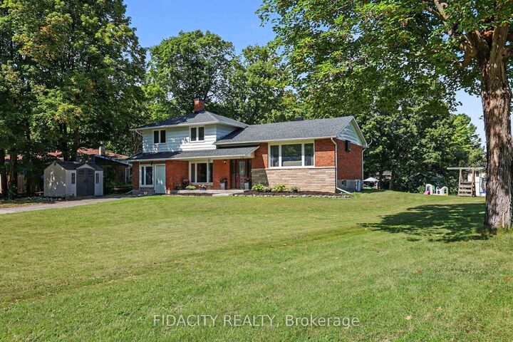 Property Photo: 176 Doe Road ON K7C 3P2
